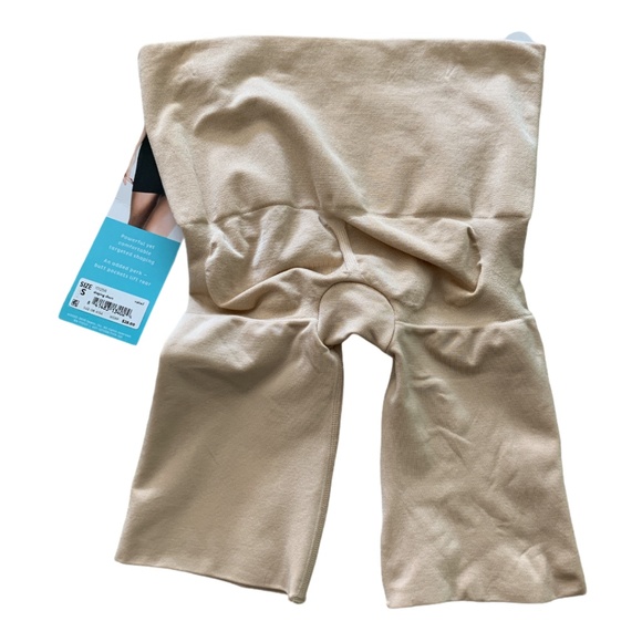 Assets Spanx Mid-Thigh Shaper Shorts Target - Picture 5 of 13